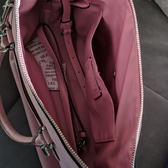 NWOT Coach purse in pink - Picture 3 of 4